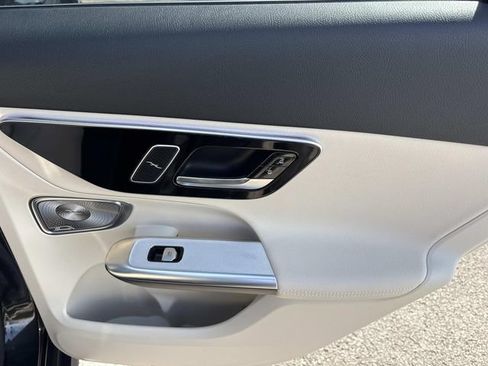 Used 2025 Mercedes-Benz GLC 300 w/ Winter Package image 20