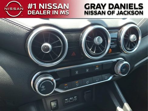 Used 2024 Nissan Sentra SV FWD image 17