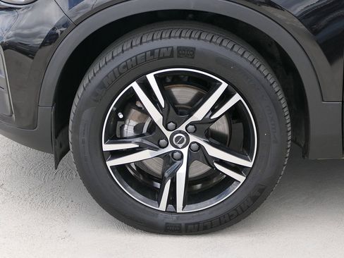 Used 2025 Volvo XC40 B5 Core AWD/4WD image 10