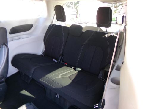 Used 2022 Chrysler Voyager LX FWD image 39