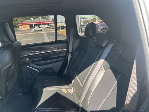 Used 2022 Jeep Grand Cherokee Overland image 39