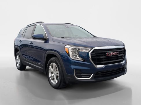 Used 2022 GMC Terrain SLE w/ Driver Convenience Package FWD image 2
