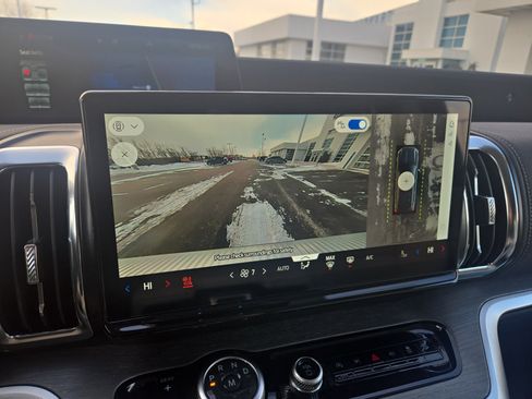 Used 2025 Ford Expedition Platinum image 30