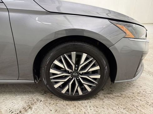 Used 2024 Nissan Altima 2.5 SV image 14