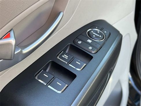 Used 2019 Kia Sedona LX image 25