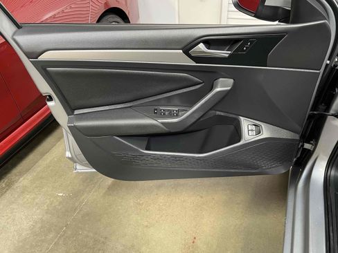 Used 2021 Volkswagen Jetta SE FWD image 65