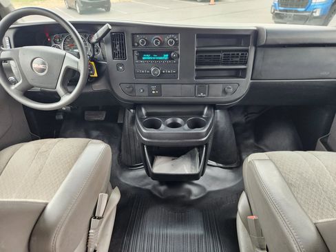 Used 2017 GMC Savana 3500 Extended image 2