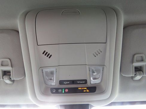 Used 2021 GMC Terrain SLE image 27