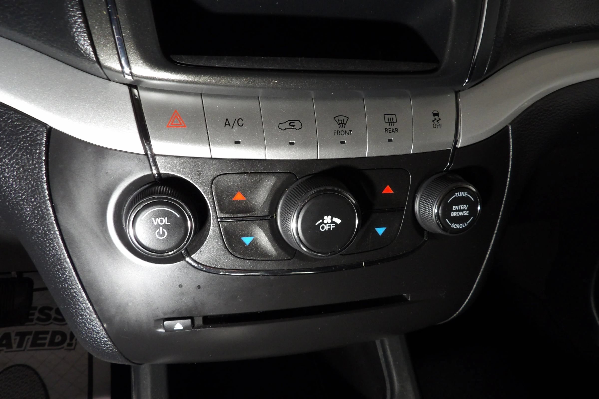 Used 2019 Dodge Journey SE w/ Connectivity Group FWD image 15