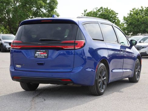Used 2021 Chrysler Pacifica Touring w/ S Appearance Package FWD image 9
