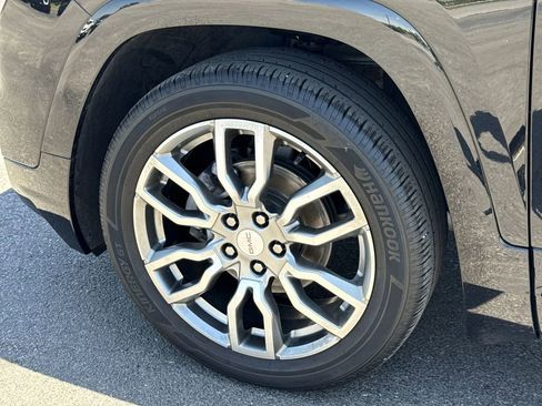 Used 2023 GMC Terrain Denali w/ Denali Premium Package AWD/4WD image 10