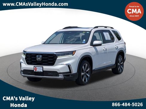 Used 2025 Honda Pilot Touring image 1