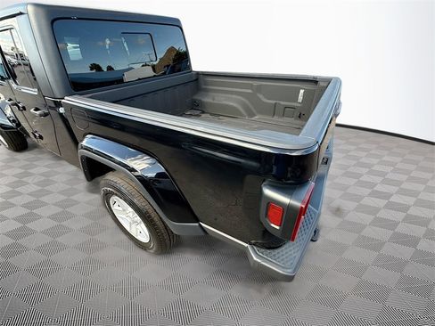 Used 2023 Jeep Gladiator Sport image 29