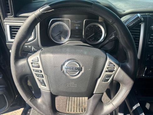 Used 2018 Nissan Titan SV w/ SV Convenience Package RWD image 16