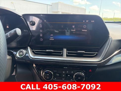 Used 2025 Chevrolet Trax RS w/ Sunroof Package FWD image 11