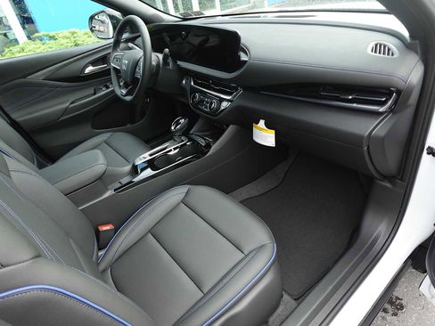 New 2026 Buick Envista Sport Touring w/ Convenience II Package FWD image 29