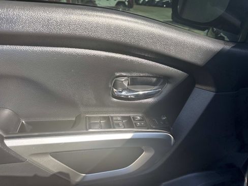 Used 2024 Nissan Titan SV w/ SV Convenience Package image 19