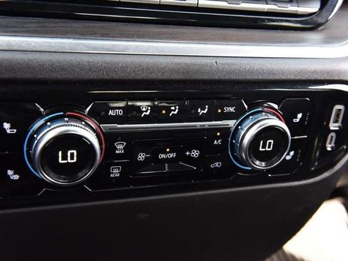 Used 2025 GMC Sierra 1500 SLT image 17