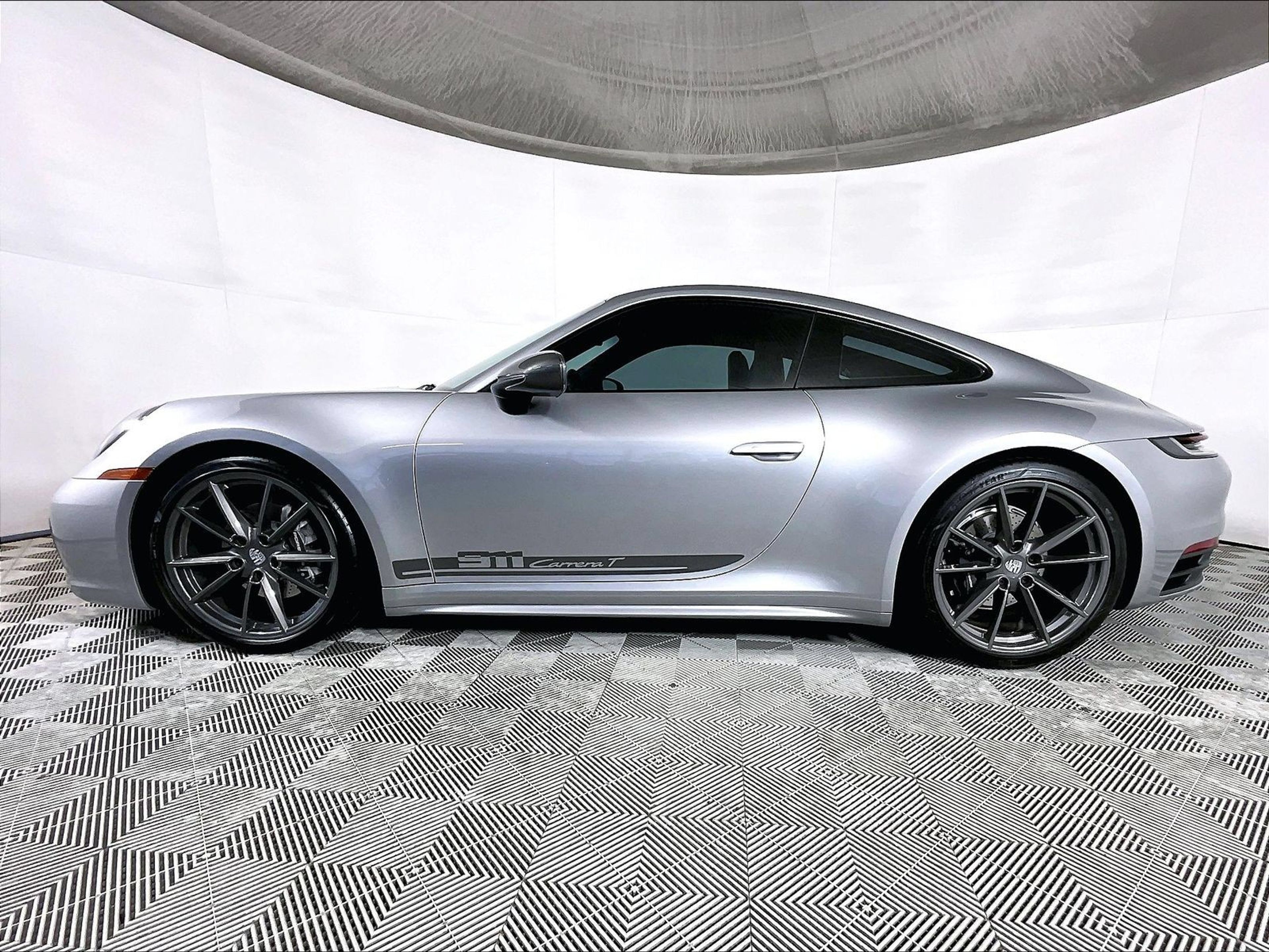 Certified 2024 Porsche 911 Carrera T RWD image 2
