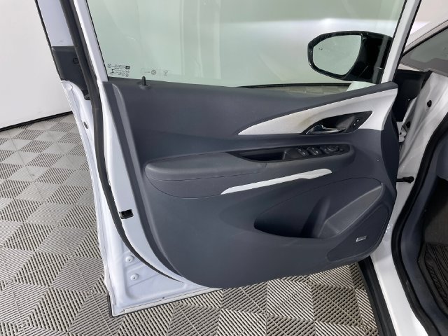 Used 2017 Chevrolet Bolt Premier w/ Driver Confidence II Package FWD image 10