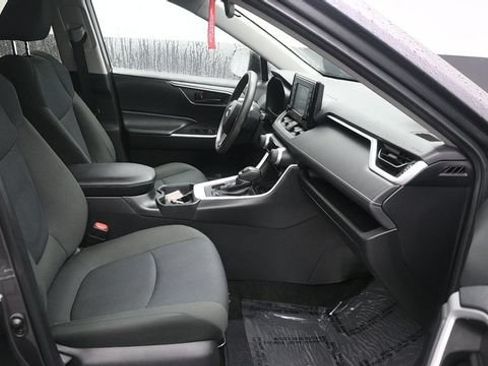 Used 2021 Toyota RAV4 LE w/ Carpet Mat Package (TMS) AWD/4WD image 10