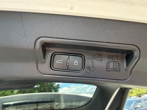 Used 2022 Ford Explorer XLT w/ Equipment Group 202A RWD image 15
