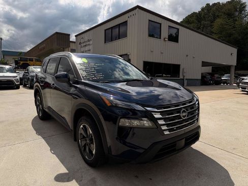 Used 2024 Nissan Rogue SV w/ SV Premium Package FWD image 1