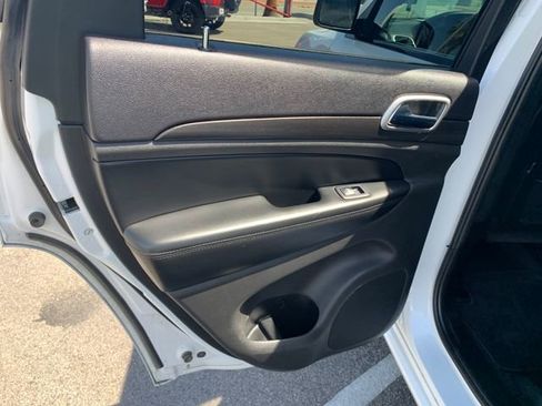Used 2018 Jeep Grand Cherokee Altitude image 22