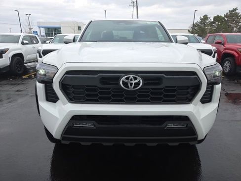 Used 2025 Toyota Tacoma TRD Off-Road image 2