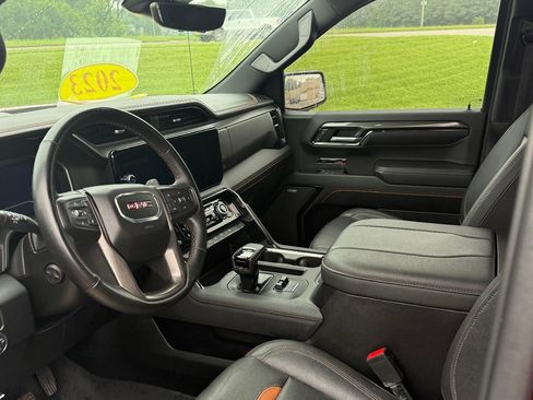 Used 2023 GMC Sierra 1500 AT4 w/ Technology Package AWD/4WD image 5