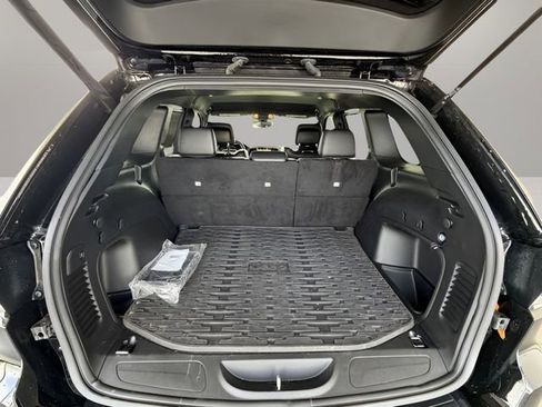 Used 2022 Jeep Grand Cherokee Laredo X image 39