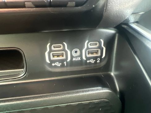 Used 2022 RAM 1500 Big Horn AWD/4WD image 32