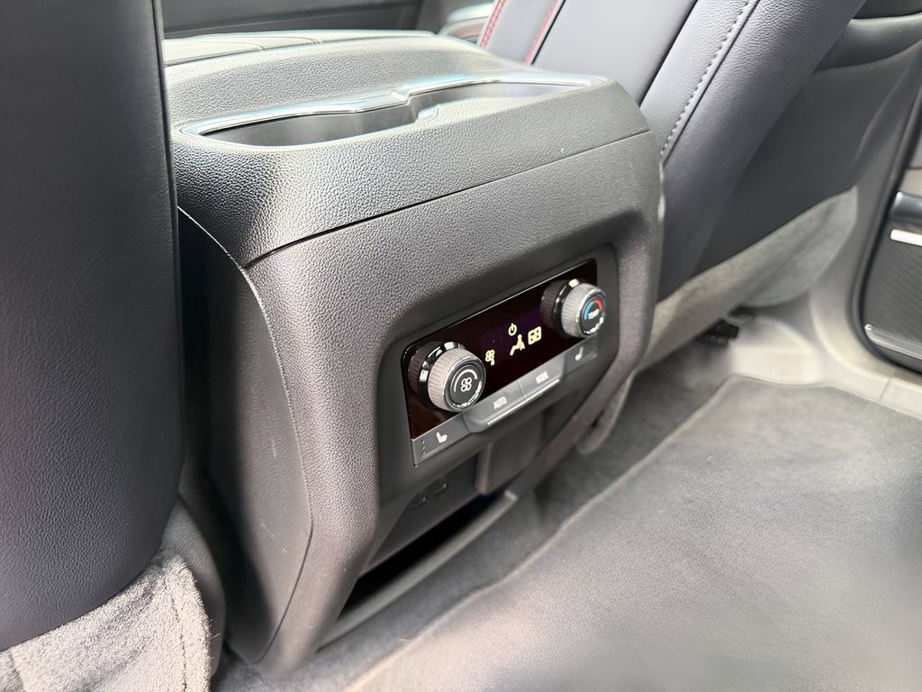 Used 2026 Chevrolet Traverse RS AWD/4WD image 34
