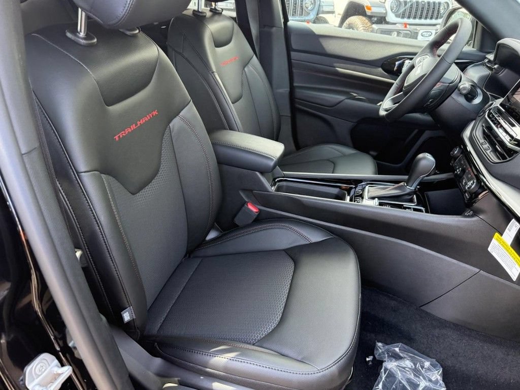 New 2026 Jeep Compass Trailhawk w/ Sun, Sound & Navigation Group AWD/4WD image 5