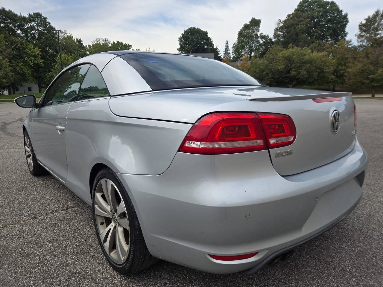 Used 2013 Volkswagen Eos Lux FWD image 5