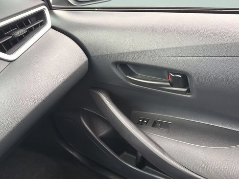 Used 2025 Toyota Corolla LE FWD image 14