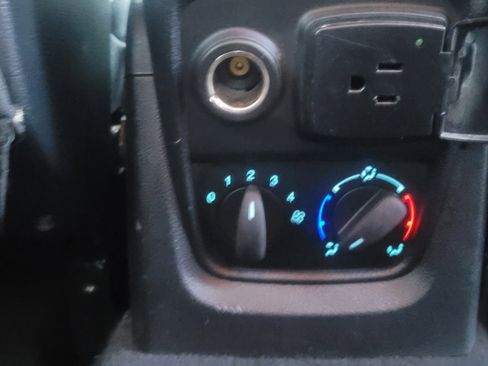 Used 2021 Ford Transit Connect XLT image 28