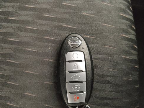 Used 2019 Nissan Rogue SV image 32