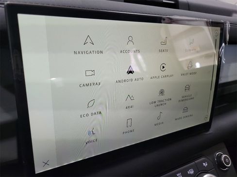 New 2024 Land Rover Defender 110 SE image 34