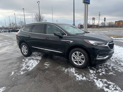 Used 2018 Buick Enclave Essence image 3
