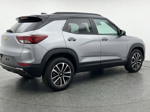 Used 2025 Chevrolet TrailBlazer LT w/ Driver Confidence Package image 9