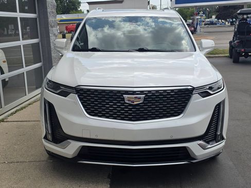 Used 2022 Cadillac XT6 Luxury AWD/4WD image 2