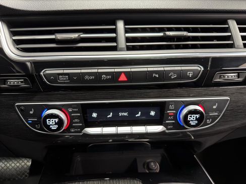 Used 2017 Audi Q7 3.0T Prestige AWD/4WD image 22