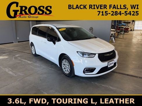 Certified 2024 Chrysler Pacifica Touring-L FWD image 1