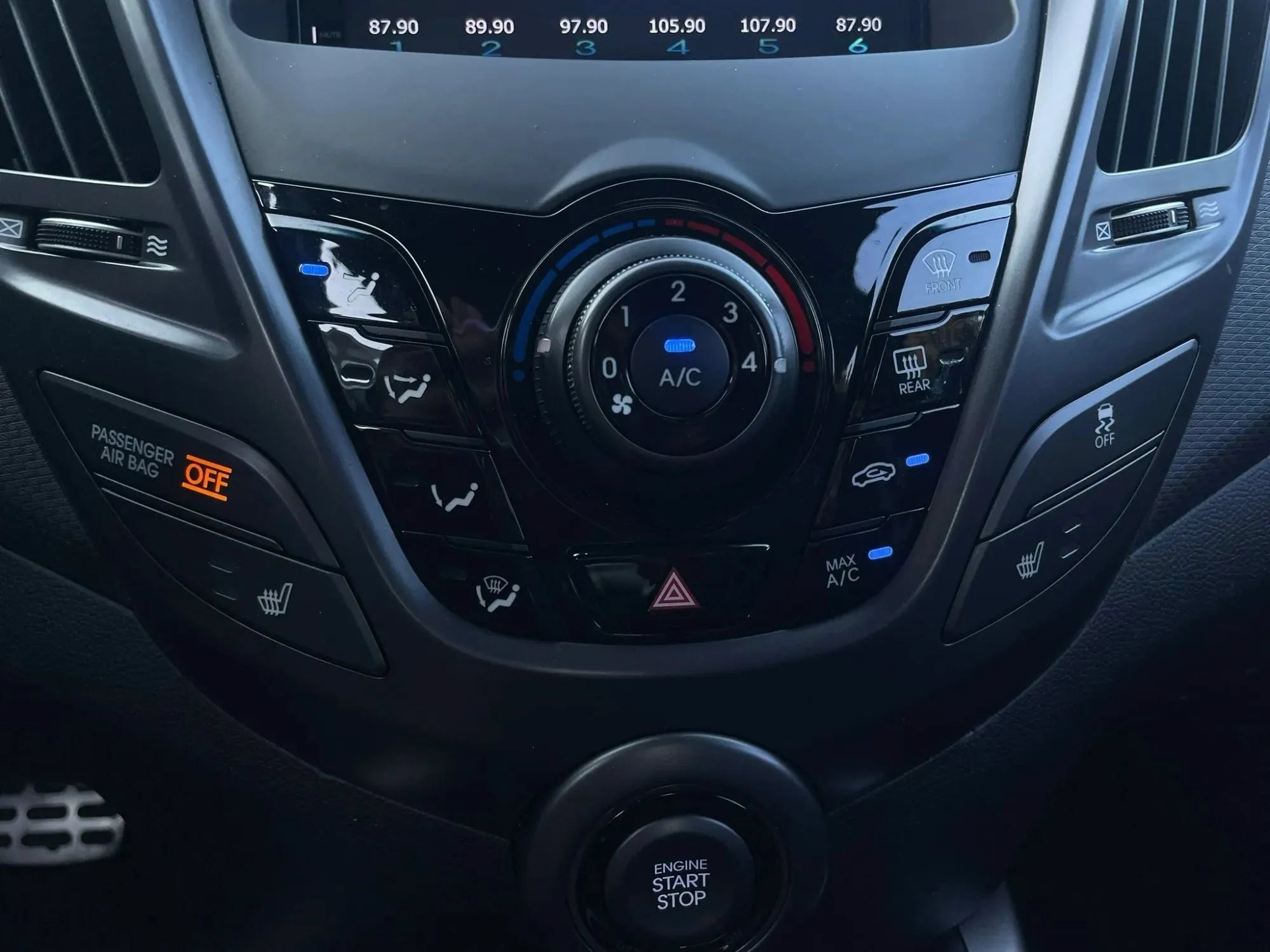 Used 2015 Hyundai Veloster Turbo FWD image 30