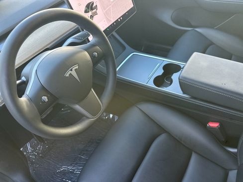 Used 2021 Tesla Model Y Long Range image 10