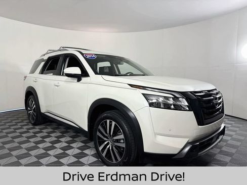 Certified 2024 Nissan Pathfinder Platinum w/ Black Appearance Package FWD image 1