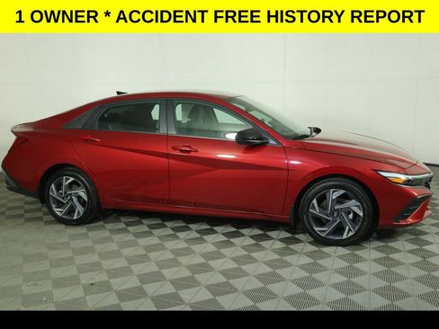 Used 2025 Hyundai Elantra SEL FWD image 2