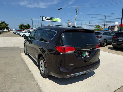 Used 2017 Chrysler Pacifica Touring-L Plus FWD image 8