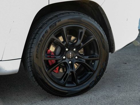 Used 2017 Jeep Grand Cherokee SRT image 64